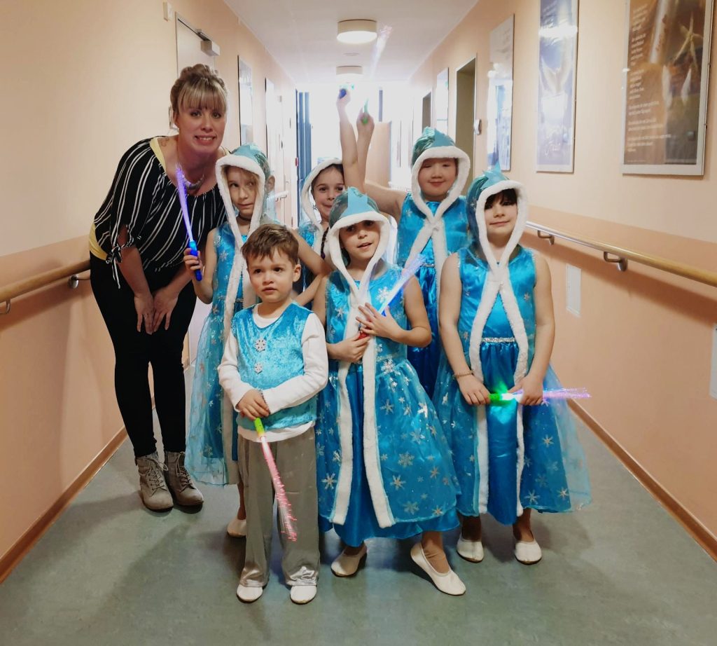 Zum Seniorenfasching im Pflegeheim Berta Börner am 26.02. in Roßwein, unterhielten unsere Kleinsten, die Mini Mäuse mit Trainerin Katja , die begeisterten Zuschauer.